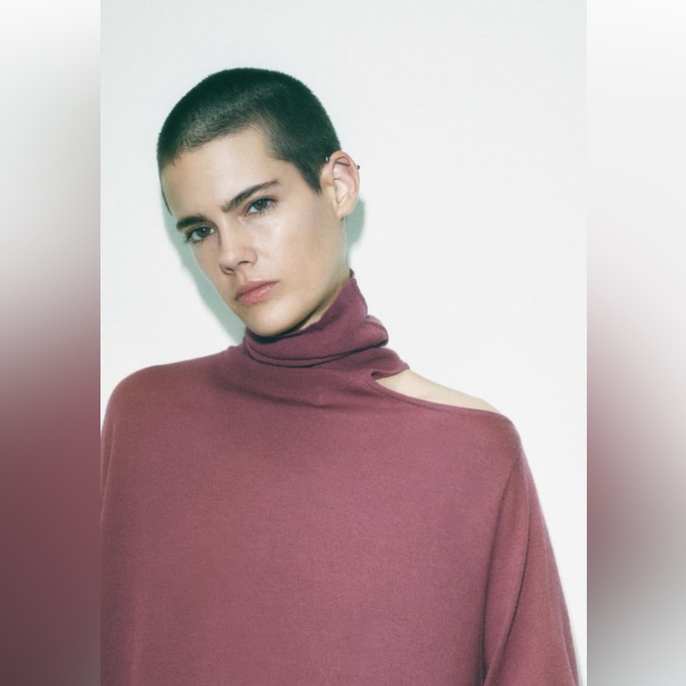 New without tags Zara cut out shoulder sweater
